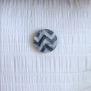 Black and White Chevron Phone Grip